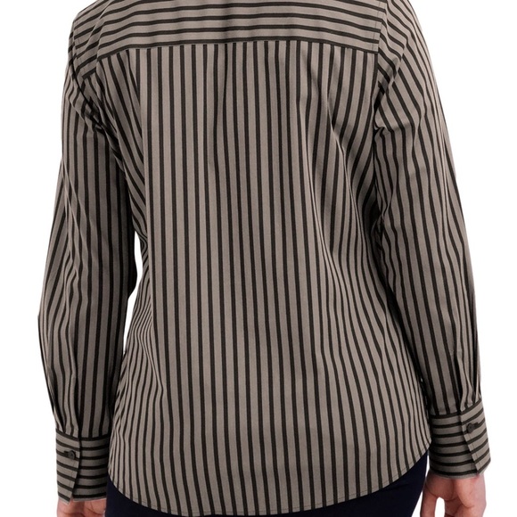 Mary Stripe Stretch Button-Up Shirt
Foxcroft Heritage Non-Iron Misses Size 14 - Picture 7 of 9